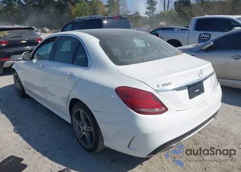 2015 Mercedes-Benz C 300 Sport 4Matic z USA, uszkodzony, nr VIN 55SWF4KB5FU028920